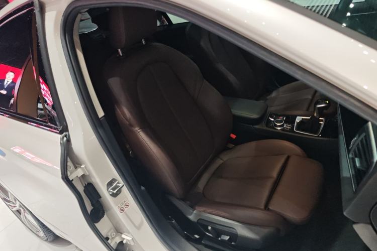 Used BMW 1 Series 2019 120i Leading Model M Sport Package Interior 8