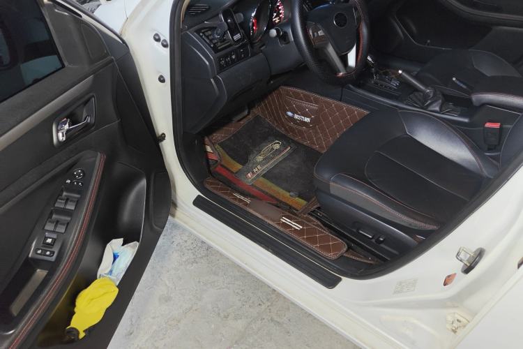 Used Bestune B70 2014 2.0L automatic luxury version Driver Seat