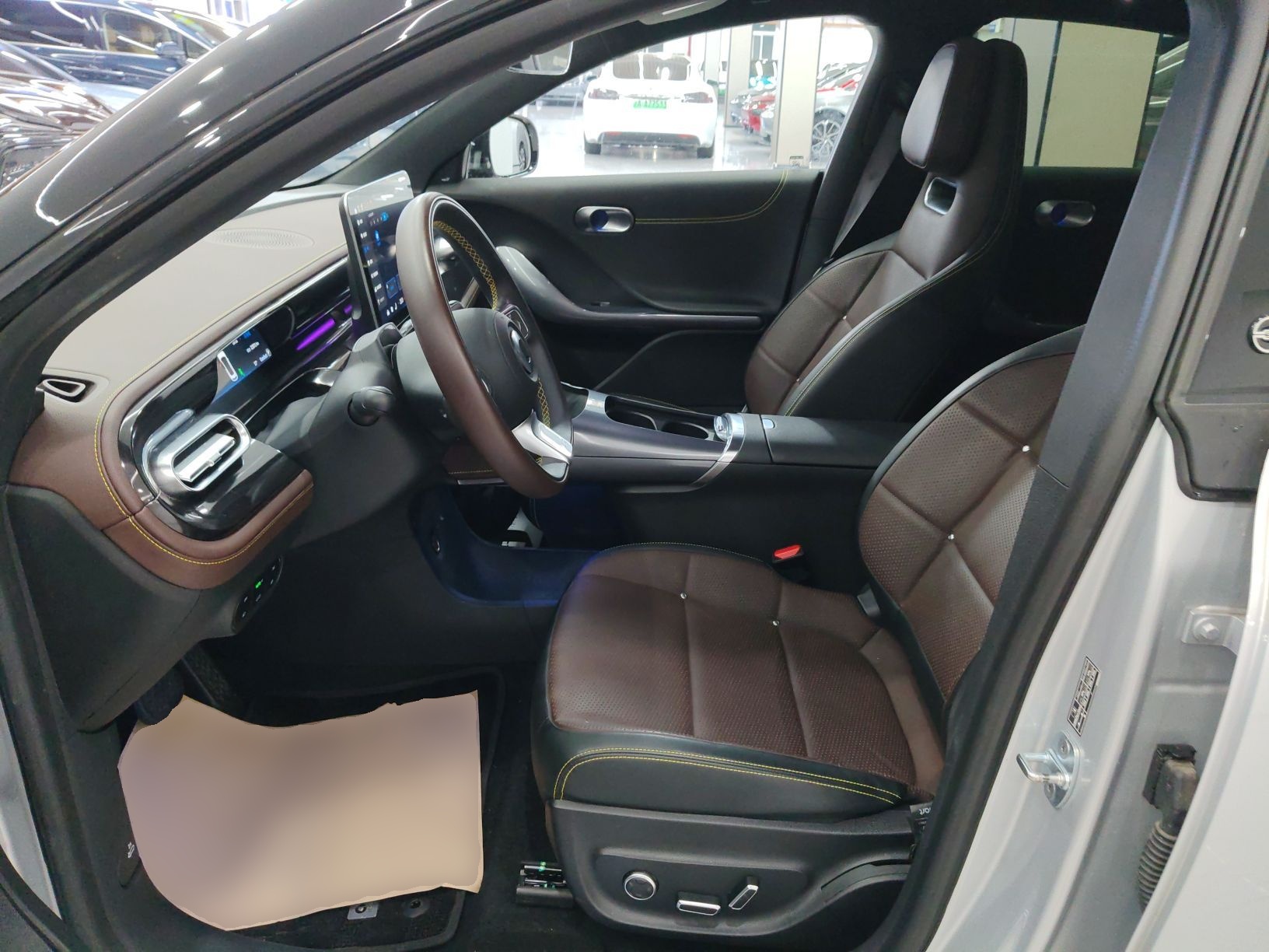 المقاعد الأمامية داخل السيارة