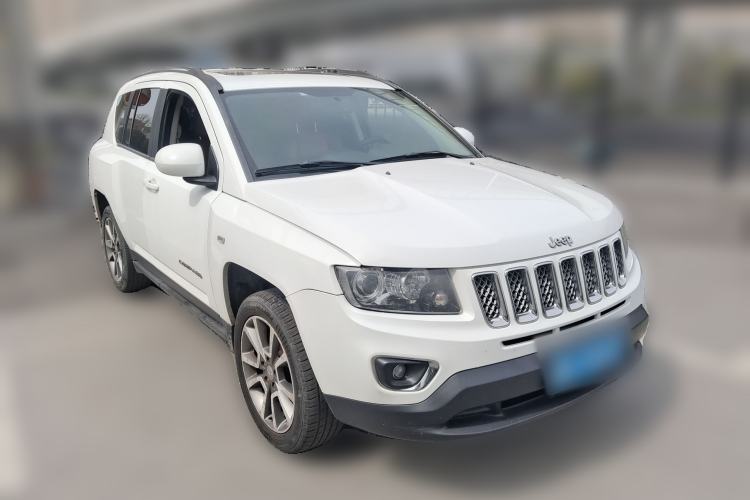 Used Jeep Compass 2014 2.4L four-wheel drive luxury version Front Right 45 Deg