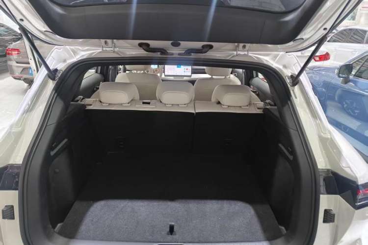 Used Baojun Yunhai 2024 140km Plug-in Hybrid Version Trunk