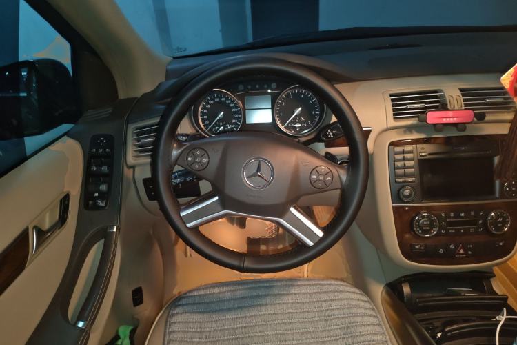 Used Mercedes-Benz R-Class 2010 R 350 L 4MATIC Steering Wheel
