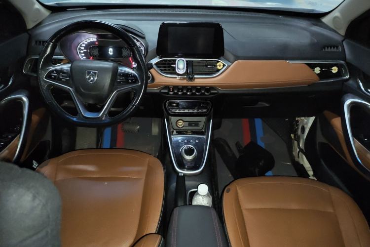 Used Baojun 510 2017 1.5L Automatic Luxury Model Center Console