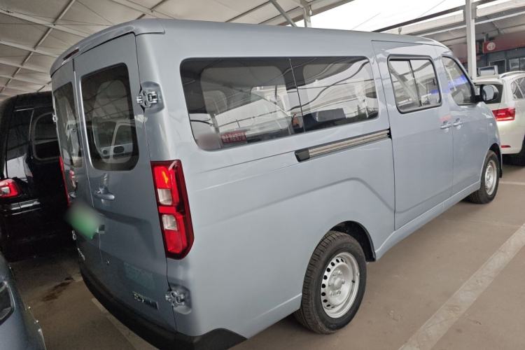 Used Wuling Yangguang 2024 300KM Comfort Version Passenger Van 75kW

