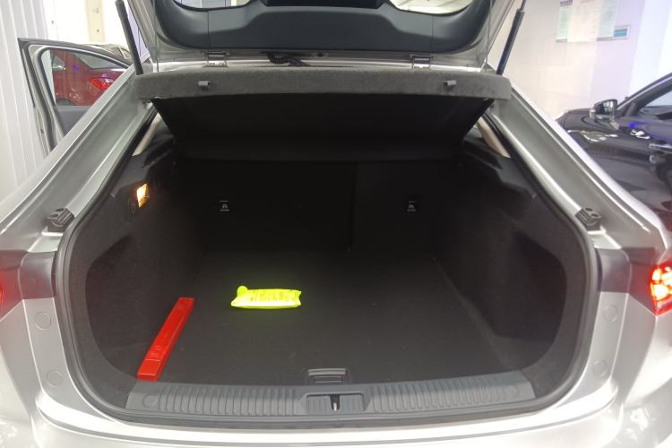 Used Bestune B70 2023 Third Generation 1.5T Automatic Enjoyment Version 70th Anniversary Edition
