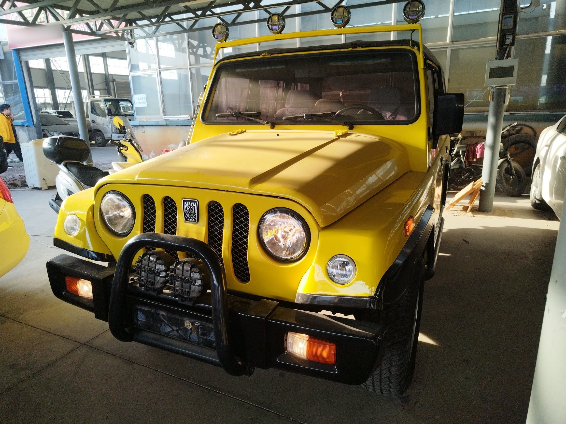 تحت مقدمة السيارة