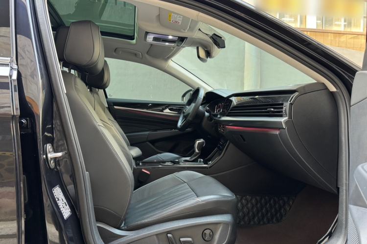 Used Volkswagen Passat 2023 Facelift 330TSI Luxury Edition Interior 2