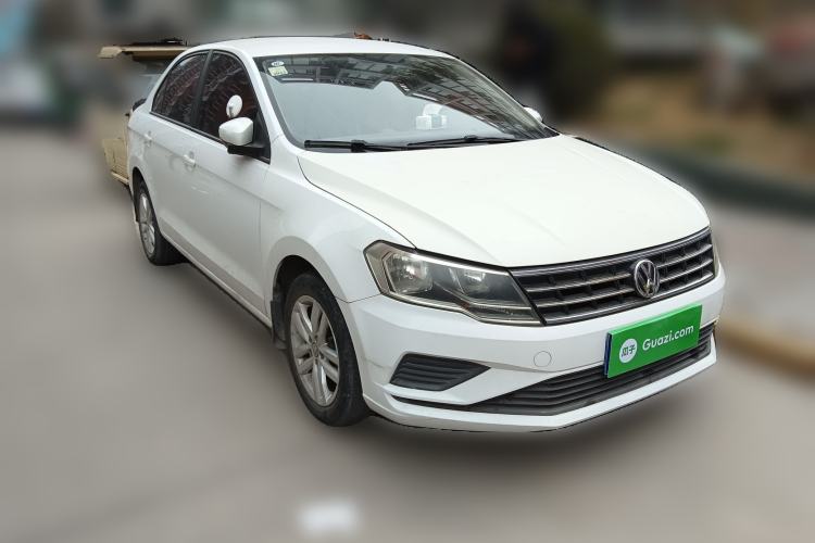 Used Volkswagen Jetta 2019 Dream Edition 1.5L Manual Fashion Version Front Right 45 Deg