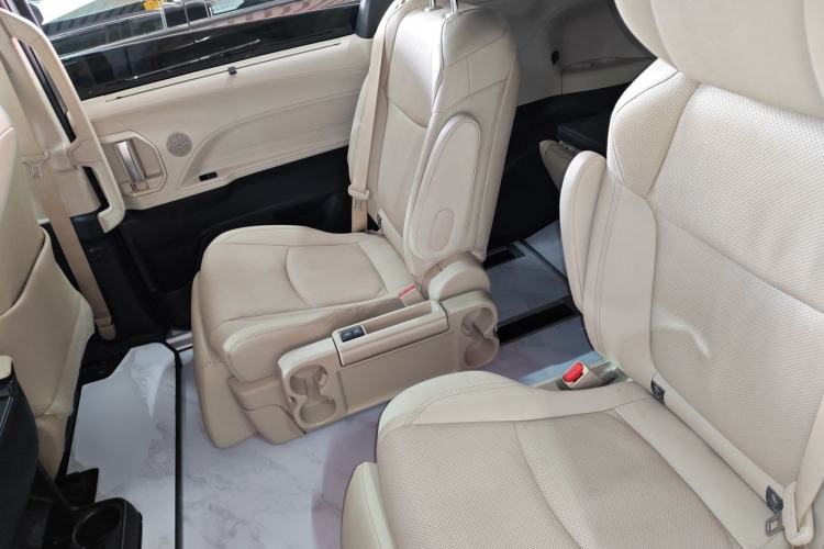 Used Toyota Sienna 2021 2.5L Hybrid Ultimate Edition
