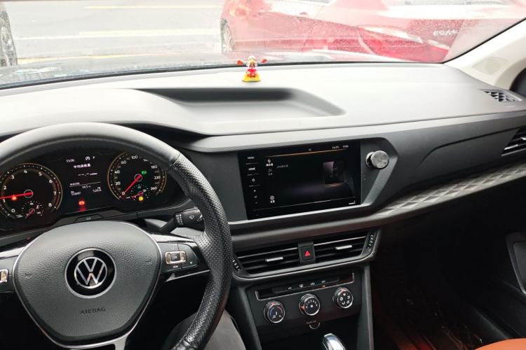 Used Volkswagen Tharu 2021 280TSI Two-Wheel Drive Trend Edition Center Console