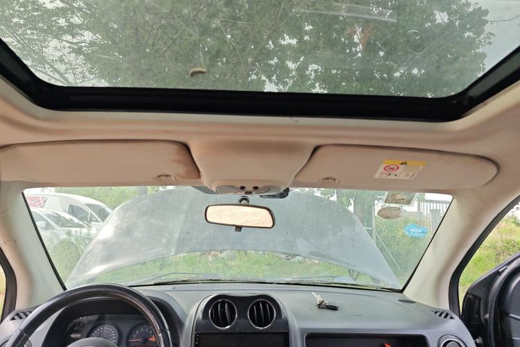 Used Jeep Compass 2014 2.4L four-wheel drive sport version Headliner