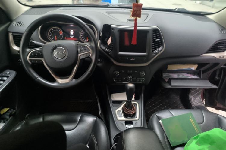 Used Jeep Cherokee 2017 2.0L Superior Edition