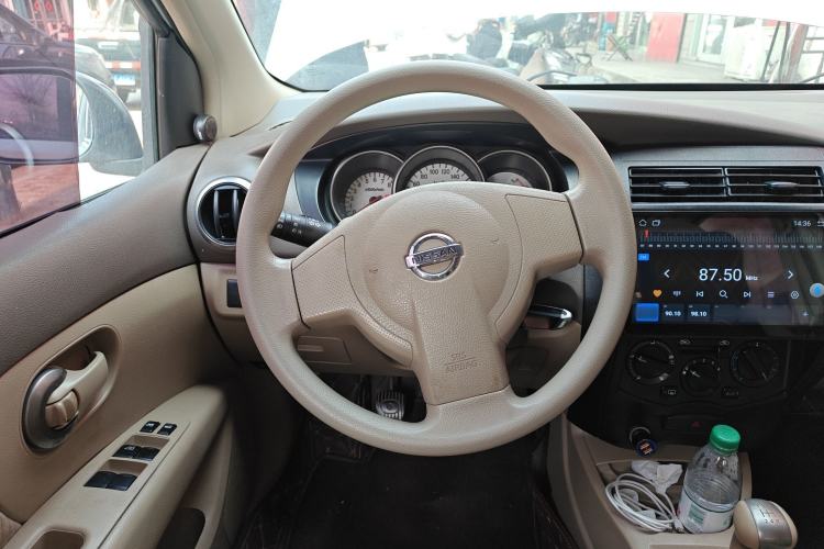 Used Nissan Livina 2010 Jingyue Edition 1.6L Manual All-Around Model
