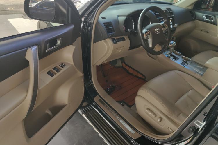 Used Toyota Highlander 2012 2.7L Two-Wheel Drive 7-Seater Luxury Edition