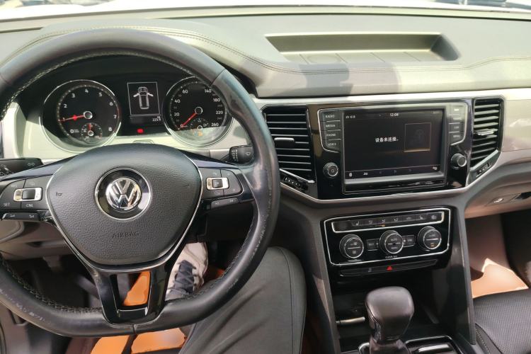 Used Volkswagen Teramont 2017 530 V6 Four-Wheel Drive Luxury Edition Center Console