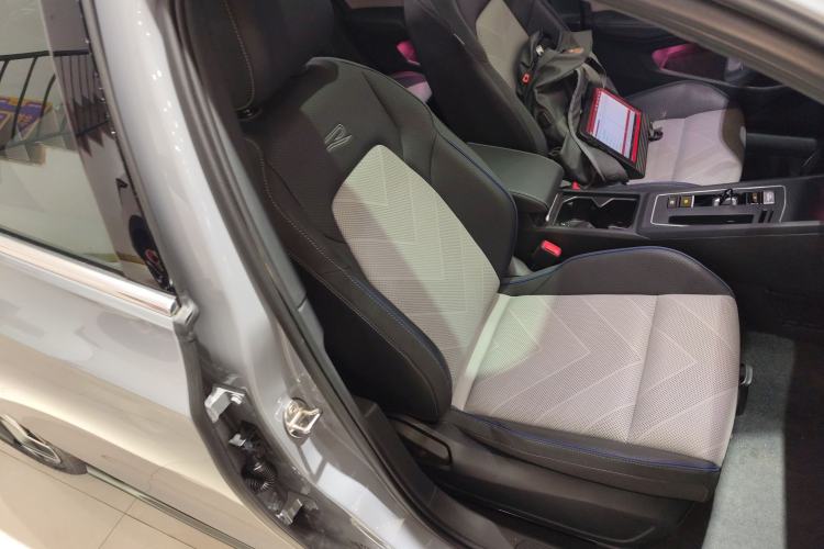 Used Volkswagen Golf 2025 Facelift 300TSI R-Line Right Front Seat