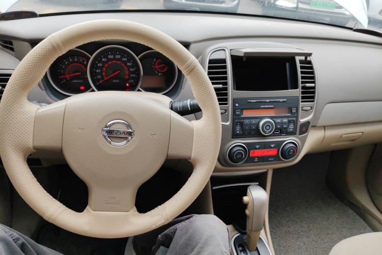 Used Nissan Sylphy 2016 Classic 1.6XE Automatic Leading Edition Center Console