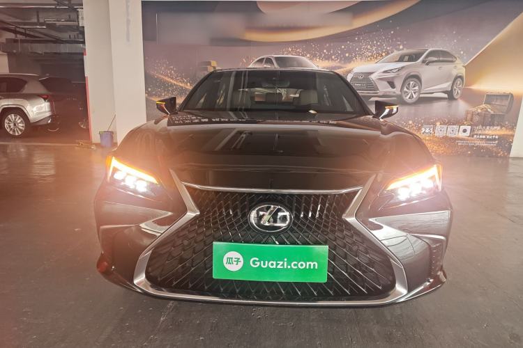 Used Lexus ES 2025 300h Deluxe Edition
