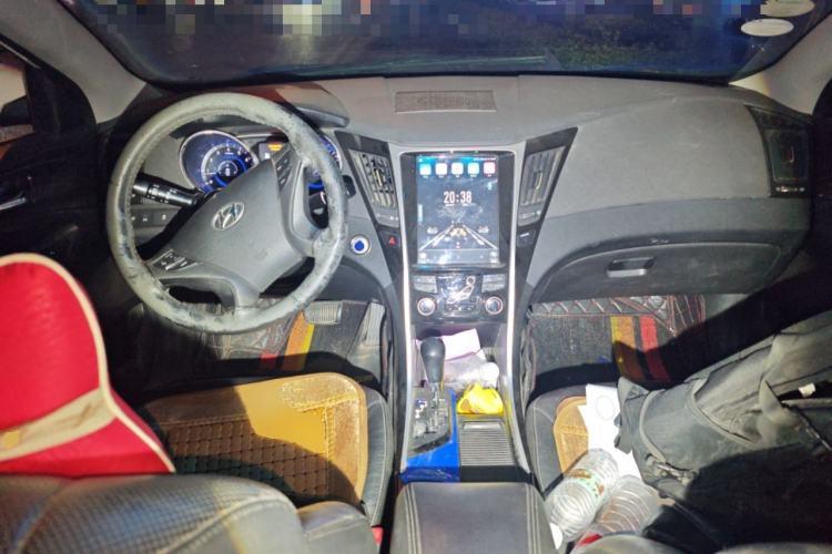 Used Hyundai Sonata 2013 2.4L Automatic Luxury Version China IV Standard Center Console