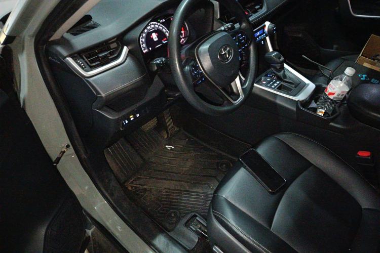 Used Toyota RAV4 2020 2.0L CVT 4x4 Trend Edition Driver Seat