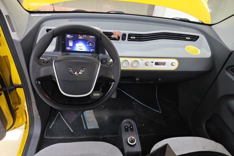 Used Wuling Hongguang MINIEV 2021 Macaron Premium Model – Lithium Iron Phosphate Center Console