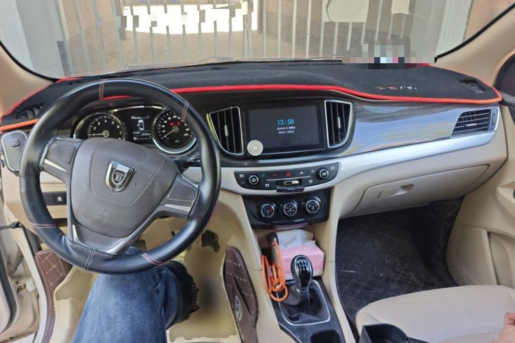 Used Baojun 730 2016 1.5L Manual Comfort Version 7 Seats China V Emission Standard Center Console