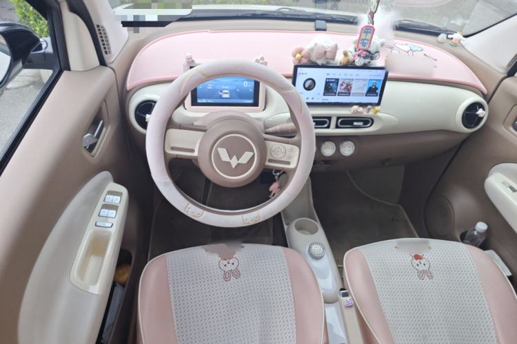 Used Wuling Hongguang MINIEV 2025 Four-Door Version Advanced Edition Center Console