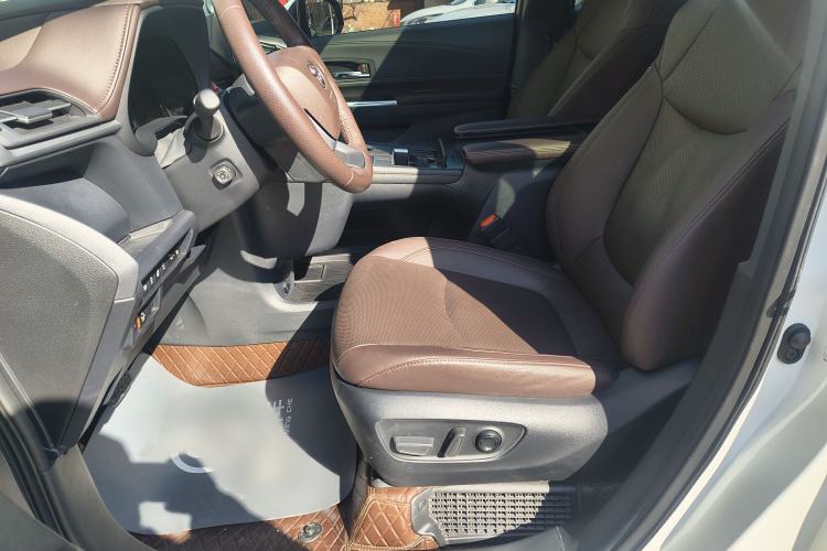 Used Toyota Granvia 2023 2.5L Hybrid Flagship VIP Edition