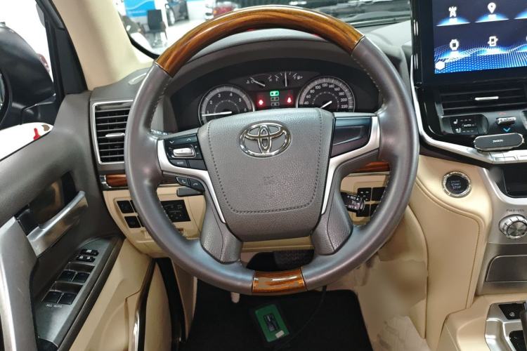 Used Toyota Land Cruiser 2017 4.0 V6 Low-Trim Version—Middle East