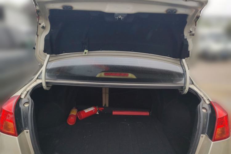 Used Buick Excelle 2011 1.6LX-AT Trunk