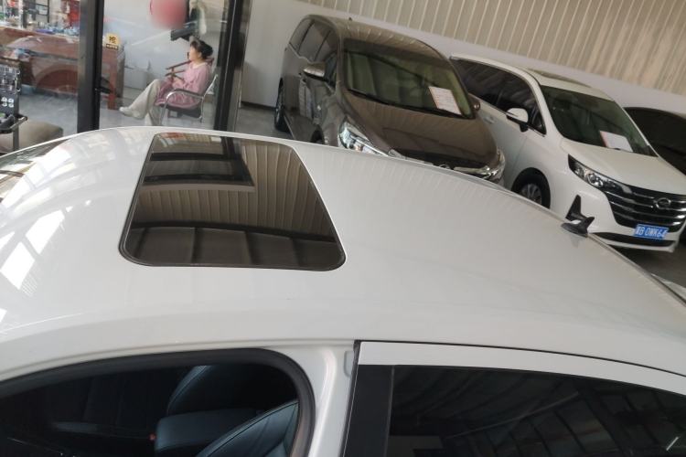 Used Volkswagen Lavida 2015 1.6L Automatic Comfort Edition Roof