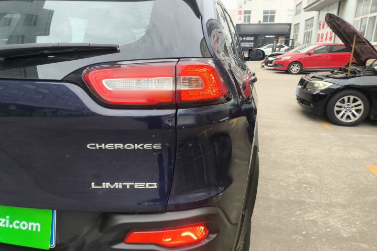 Used Jeep Cherokee 2017 2.0L Superior Edition
