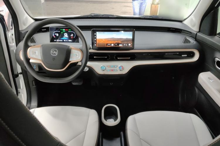 Used Chery QQ Domi 2025 Model 305km Comfort Edition Center Console