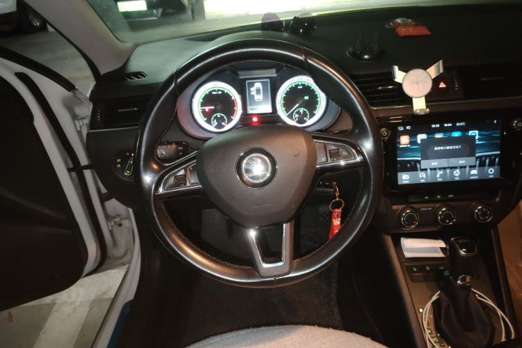 Used Skoda Octavia 2018 Station Wagon TSI280 DSG Luxury Edition Steering Wheel