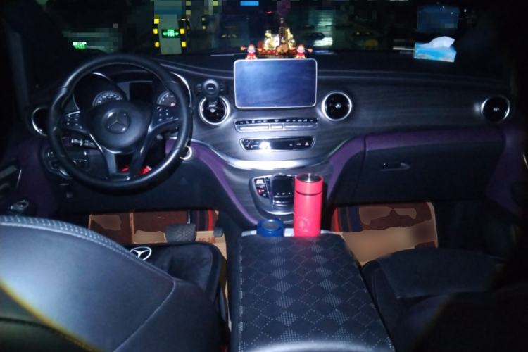 Used Mercedes-Benz V-Class  Center Console