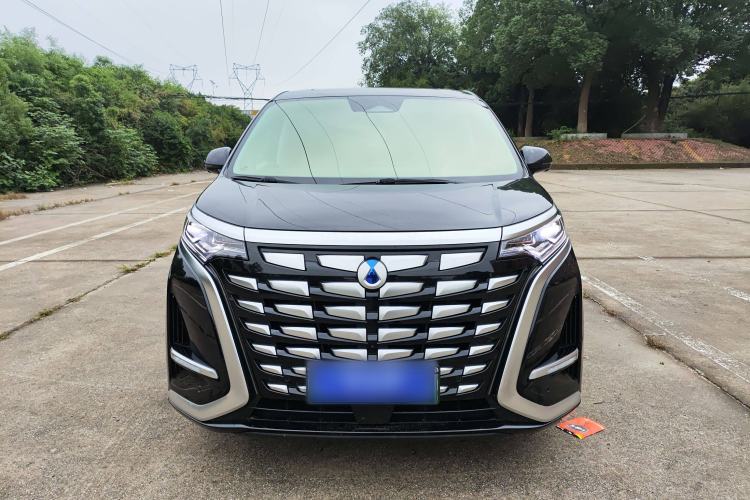 Used Denza D9 2022 DM-i 1040 Prestige Model Exterior 1