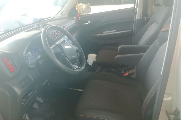 Used Dongfeng Fengon 380 2022 1.5L Luxury Edition Passenger Vehicle 5 Seats