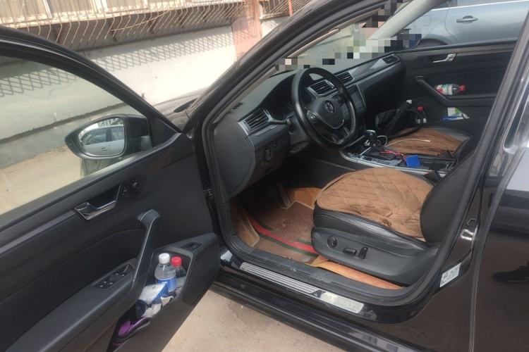 Used Volkswagen Passat 2017 330TSI DSG Luxury Edition Driver Seat