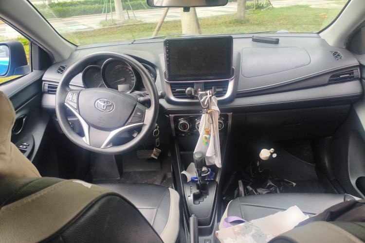 Used Toyota YARiS L Zhi Xuan 2022 X-Trail 1.5L CVT Leading PLUS Edition Center Console