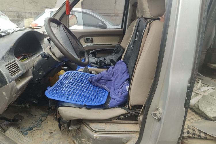 Used Wuling Rongguang 2011 1.2L Base Version
