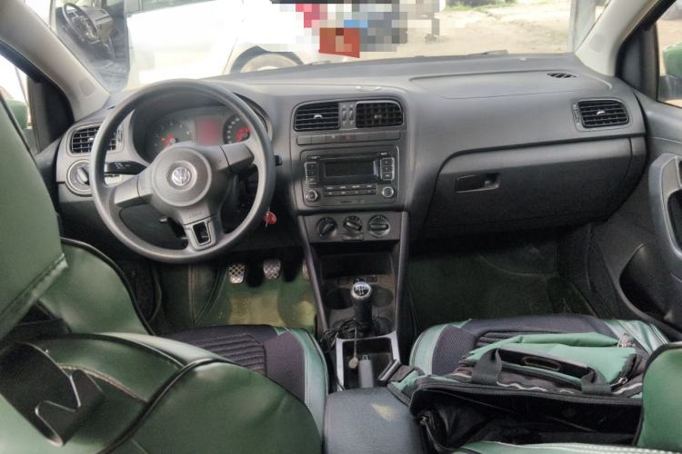 Used Volkswagen Polo 2013 1.4L Manual Fashion Edition Center Console