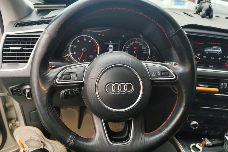 Used Audi Q5 2013 40 TFSI Comfort Edition Steering Wheel