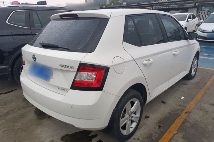 Used Skoda Fabia 2015 1.4L Automatic Chuanxing Edition Rear Right 45 Deg