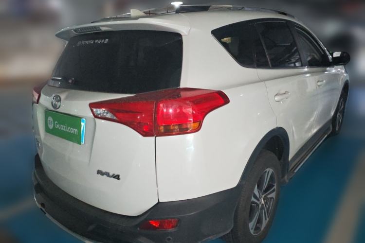 Used Toyota RAV4 2015 2.0L CVT Two-Wheel Drive Fashion Edition Rear Right 45 Deg