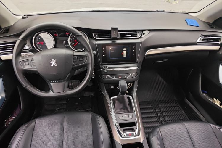 Used Peugeot 408 2018 350THP Automatic Luxury Edition Center Console