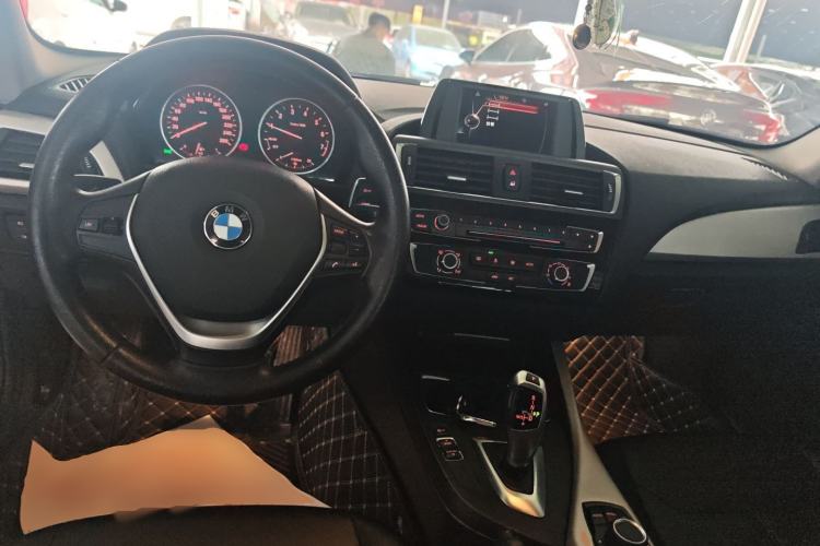 Used BMW 1 Series 2016 118i Leading Model Center Console