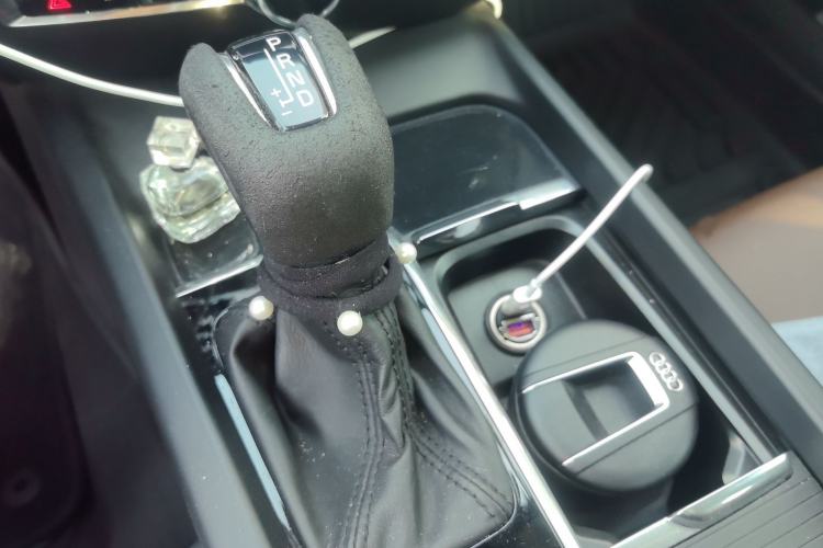 Used Volvo V60 2020 T4 Zhiyi Luxury Edition Gear Lever