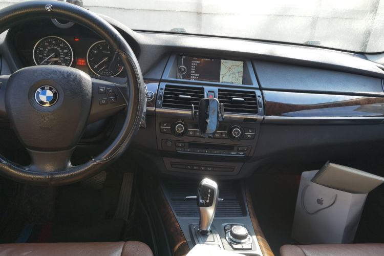 Used BMW X5 2011 xDrive35i low-power version U.S. specification Center Console