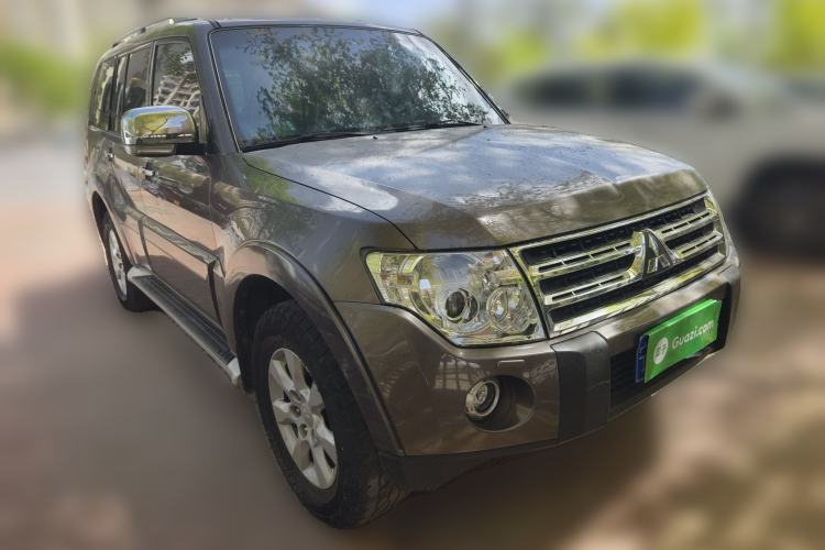 Used Mitsubishi Pajero 2011 3.0L Elite Edition Front Right 45 Deg