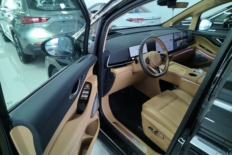 Used VOYAH Dream 2025 PHEV Four-Wheel-Drive Flagship Kunpeng Edition Driver Seat